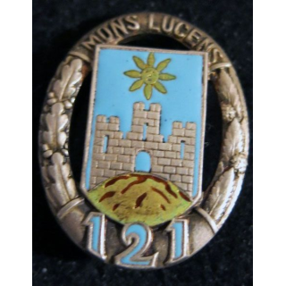 121° RI : Insigne métallique du 121° régimet d'infanterie de fabrication Arthus Bertrand Paris G. 430 en émail couleur dorée