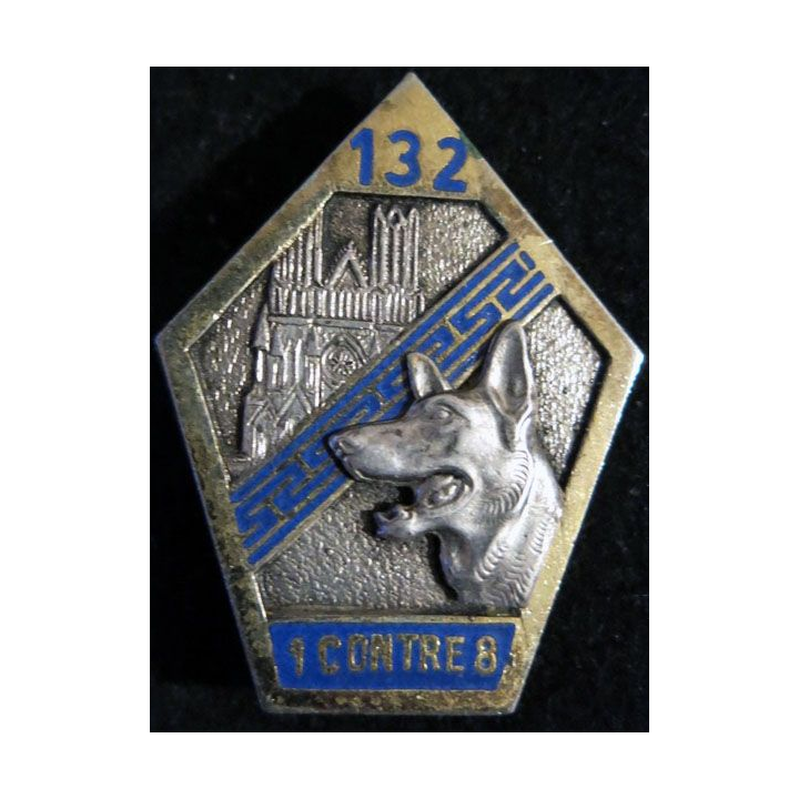 132° GCAT : 132° groupe cynophile Armée de Terre 1 contre 8 Drago Paris G. 2556 dos guilloché en émail