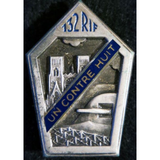 132° RIF : 132° régiment d''infanterie de forteresse un contre huit poinçon A.B en émail