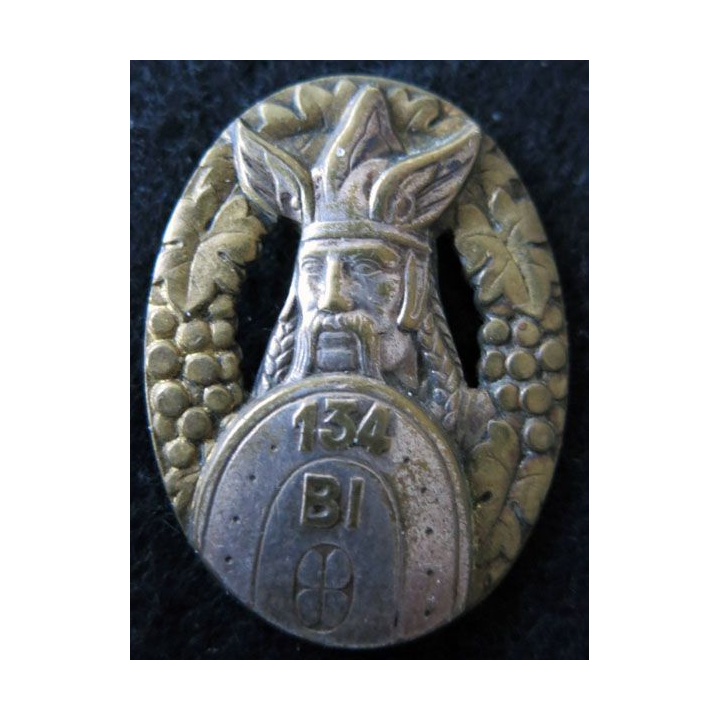 134° BI : insigne métallique du 134° bataillon d'infanterie de fabrication Drago Paris embouti