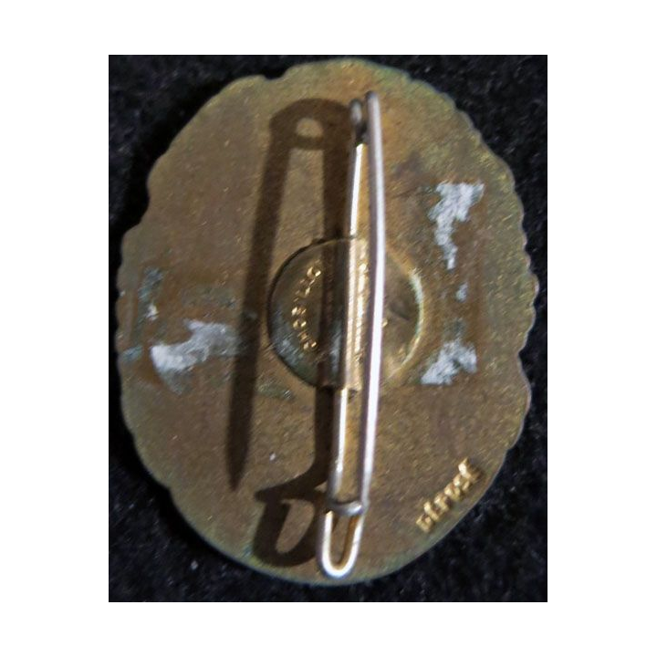 134° RI : insigne métallique du 134° régiment d'infanterie de fabrication Chobillon Paris déposé en émail