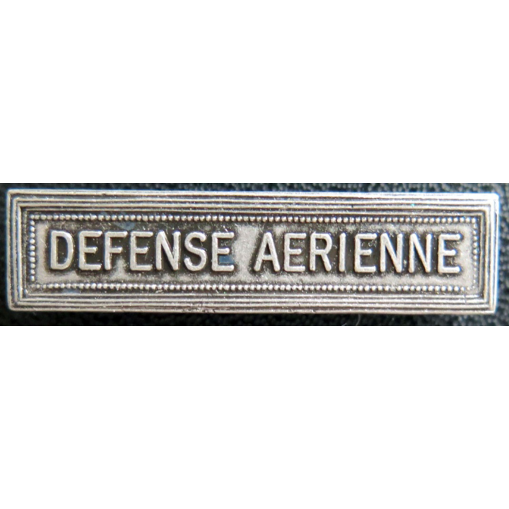 Barrette " DÉFENSE AÉRIENNE " en métal argenté
