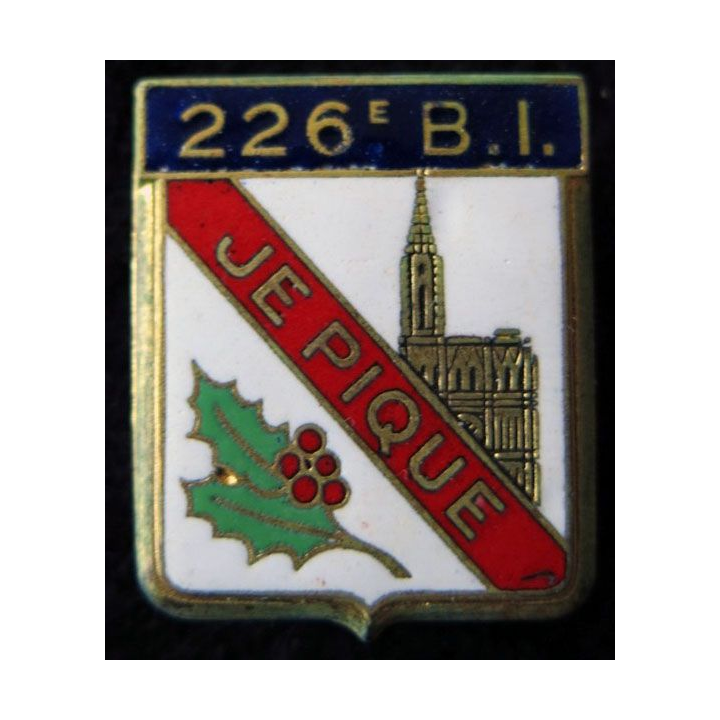 226° BI : Insigne métallique du 226° bataillon d’infanterie de fabrication Drago Paris en émail dos guilloché