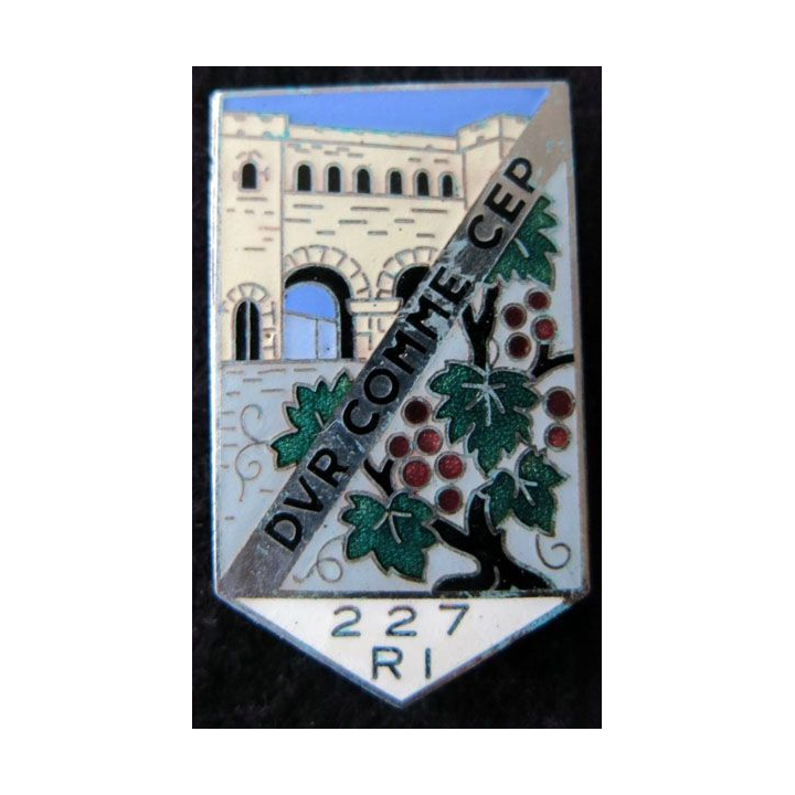 227° RI : 227° régiment d'infanterie de fabrication non marquée en émail