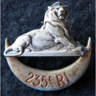 235° RI : insigne du 235° régiment d'infanterie de fabrication non marquée embouti