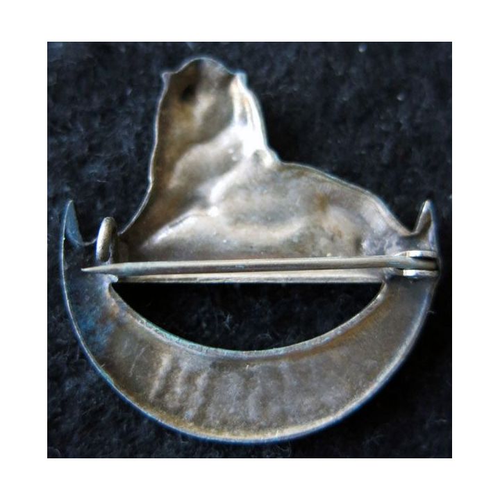 235° RI : insigne du 235° régiment d'infanterie de fabrication non marquée embouti