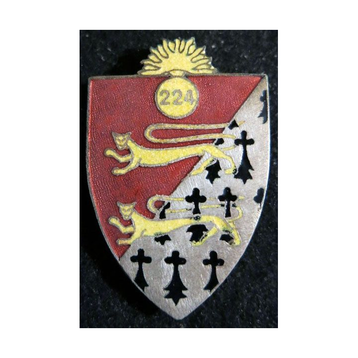 224° RI : insigne du 224° régiment d'infanterie de fabrication non marquée en émail