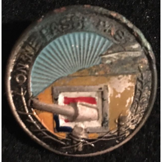 MAGINOT : Insigne de béret de la ligne MAGINOT "on ne passe pas" en métal peint 27 mm