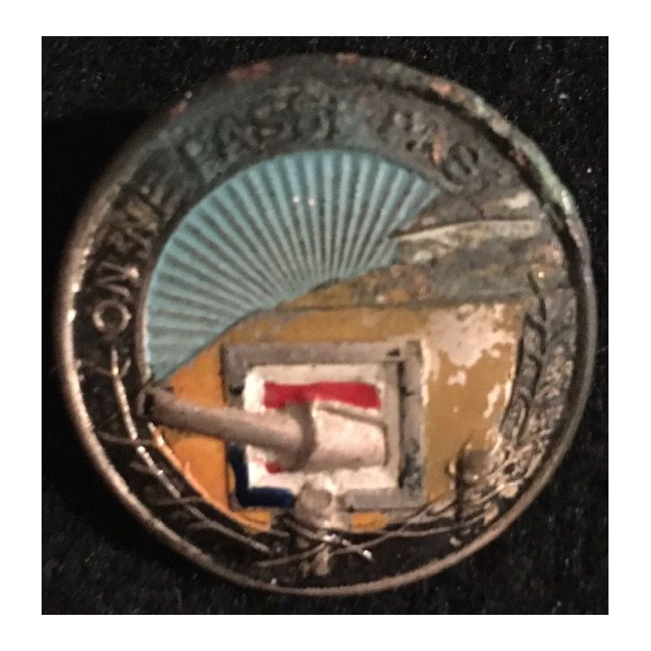 MAGINOT : Insigne de béret de la ligne MAGINOT "on ne passe pas" en métal peint 27 mm