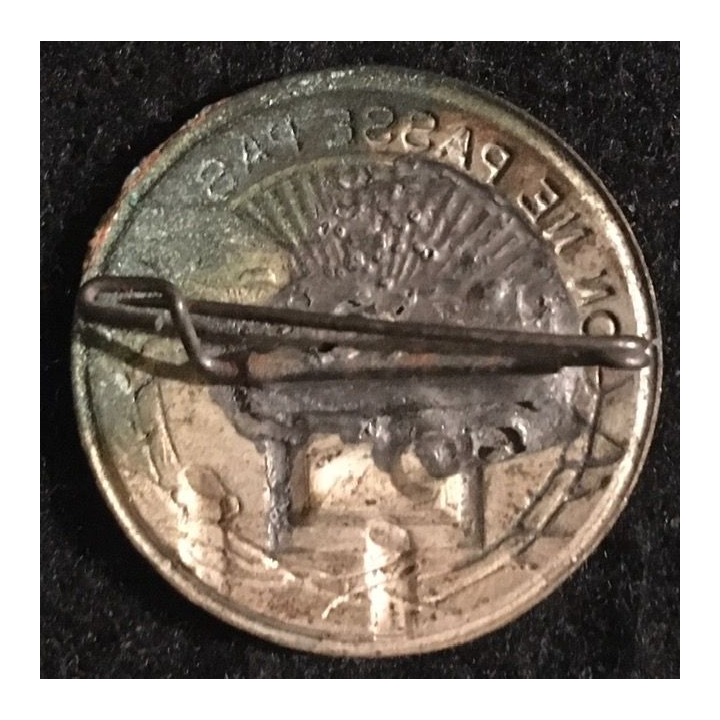 MAGINOT : Insigne de béret de la ligne MAGINOT "on ne passe pas" en métal peint 27 mm