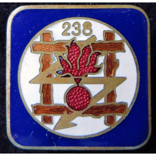 238° RI : 238° régiment infanterie de fabrication Augis Lyon S.B en émail