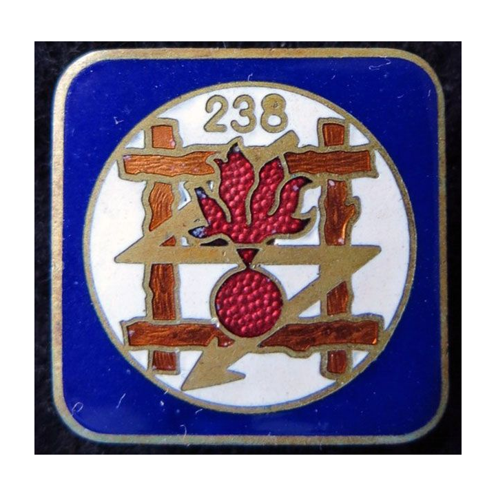 238° RI : 238° régiment infanterie de fabrication Augis Lyon S.B en émail