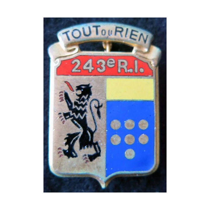 243° RI : Insigne métallique du 243° régiment d’infanterie de fabrication Fraisse G. 2783 dos guilloché