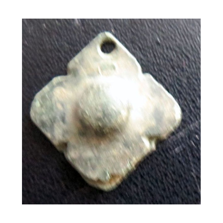 Morceau de collier en métal très très vieux et très usagée