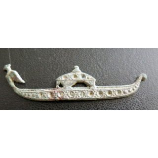 Morceau de collier en métal très très vieux et très usagée