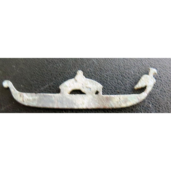 Morceau de collier en métal très très vieux et très usagée
