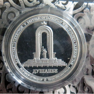 Médaille argentée du Tajikistan (mentionné 200 ?)