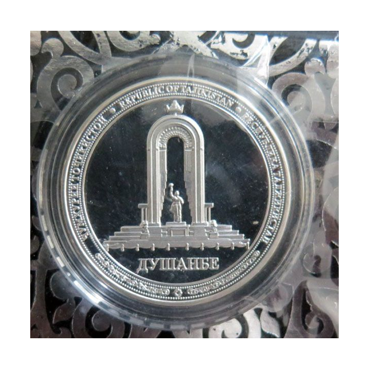 Médaille argentée du Tajikistan (mentionné 200 ?)