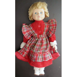 Poupée tête mains et pieds en porcelaine 33 cm
