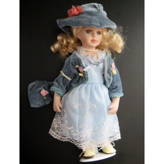 Poupée tête mains et pieds en porcelaine 31 cm