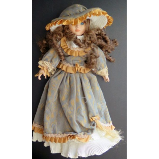 Poupée tête mains et pieds en porcelaine 31 cm