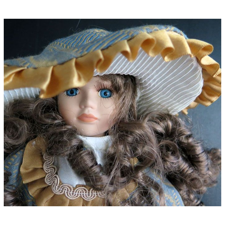 Poupée tête mains et pieds en porcelaine 31 cm