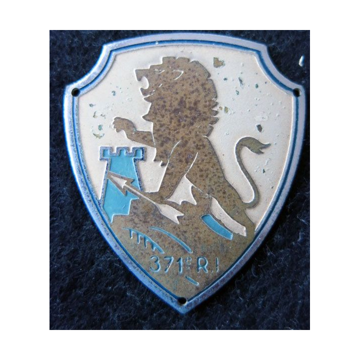 371° RI : 371° régiment infanterie sans mention du fabricant peint avec trous de couture