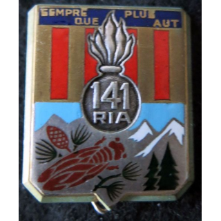 141° RIA : Insigne métallique du 141° régiment  d’infanterie alpine de fabrication Drago Béranger déposé en émail
