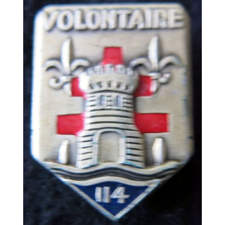 114° RIA : Insigne métallique du 114° régiment  d’infanterie "Volontaire" de fabrication Drago Paris croix rouge