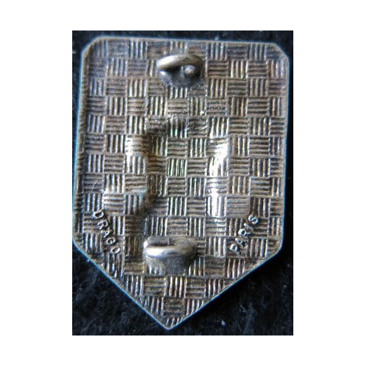 114° RIA : Insigne métallique du 114° régiment  d’infanterie "Volontaire" de fabrication Drago Paris croix rouge