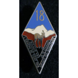 18° RID : Insigne métallique du 18° régiment d’infanterie divisionnaire de fabrication Delsart Sens R 79 dos lisse numéroté 58