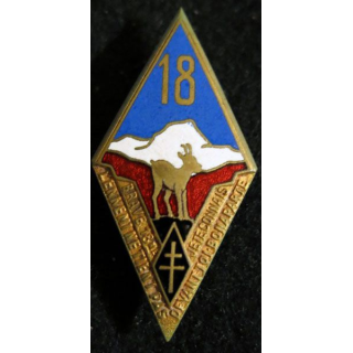 18° RI : Insigne métallique du 18° régiment d’infanterie de fabrication Drago Beranger en émail plat