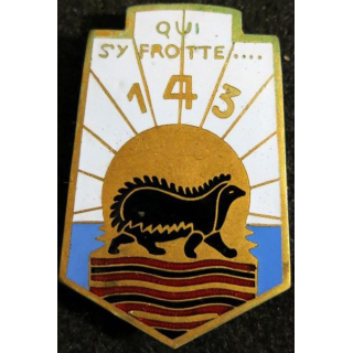 143° RI : Insigne métallique du 143° régiment d'infanterie de fabrication Arthus Bertrand en émail