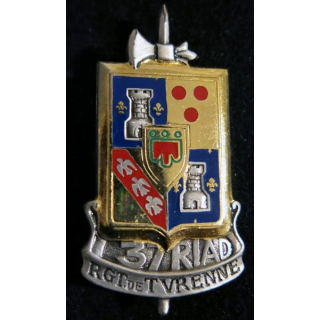 37° RIAD : insigne métallique du 37° régiment inter armes divisionnaire de fabrication Drago G. 2470