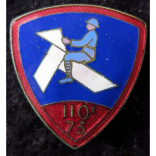 110° - 73° RI : 110° - 73° régiment d'infanterie 32 mm de fabrication non spécifiée en émail