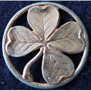 106° RI : Insigne métallique du 106° régiment d’infanterie fabrication non spécifiée dos embouti