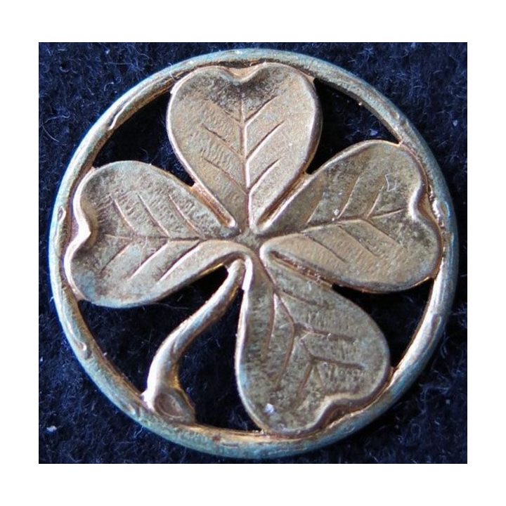 106° RI : Insigne métallique du 106° régiment d’infanterie fabrication non spécifiée dos embouti