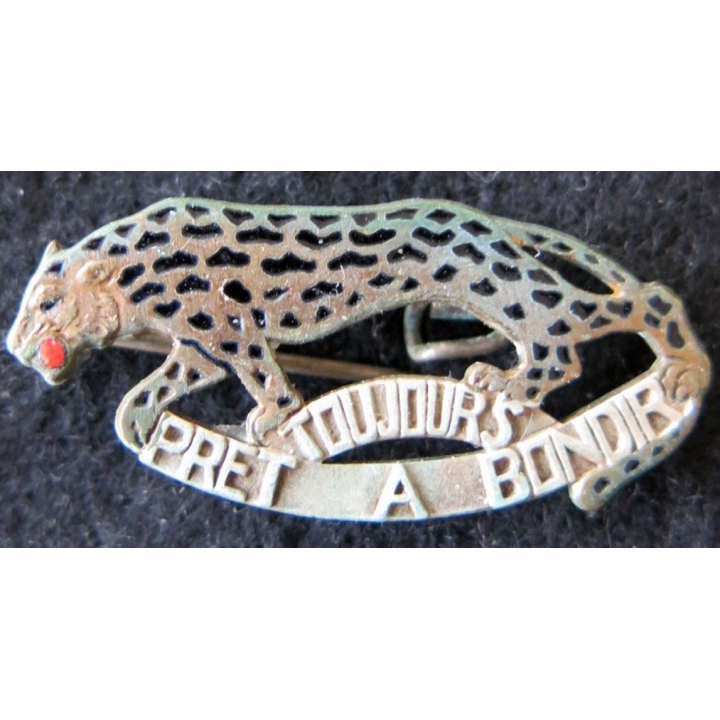 119° RI : Insigne métallique du 119° régiment d'infanterie sans nom du fabricant (A.B) dos lisse en émail