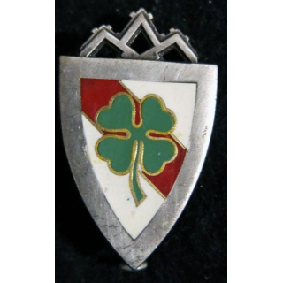 153° RI : Insigne métallique du 153° régiment d'infanterie de fabrication Drago Paris G. 1173 en argent et émail