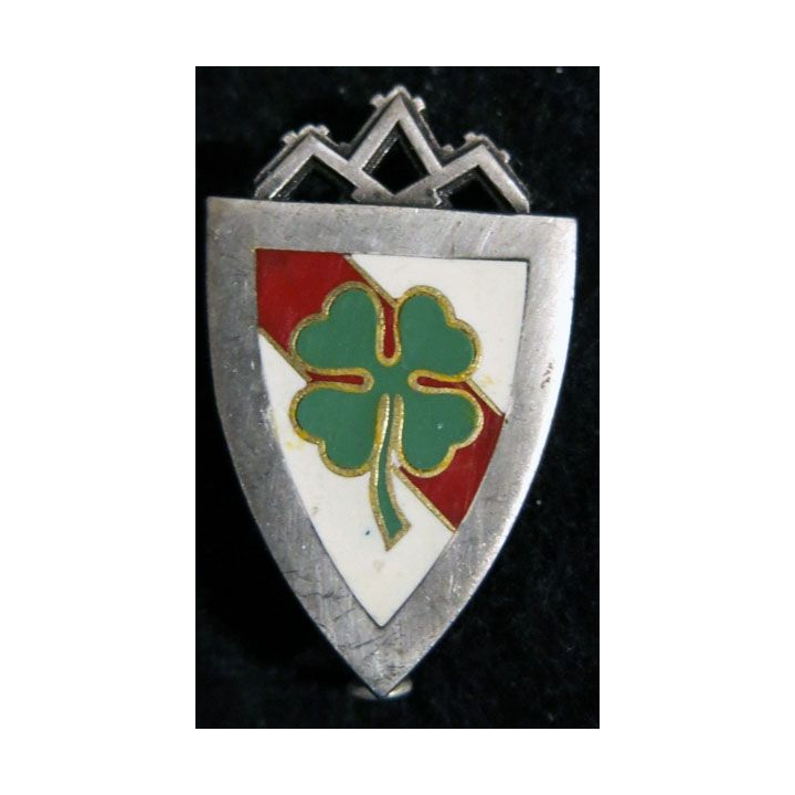 153° RI : Insigne métallique du 153° régiment d'infanterie de fabrication Drago Paris G. 1173 en argent et émail