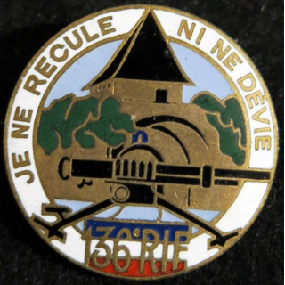 136° RIF : insigne du 136° régiment d'infanterie de forteresse Arthus Bertrand Paris en émail
