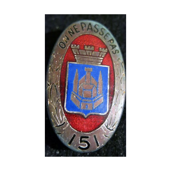 151° RI : insigne métallique du 151° régiment d''infanterie de fabrication Drago Paris H. 117 en émail