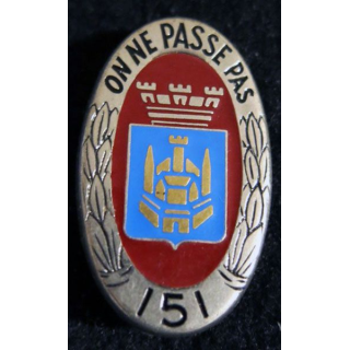 151° RI : insigne métallique du 151° régiment d'infanterie de fabrication Delsart Sens H. 117
