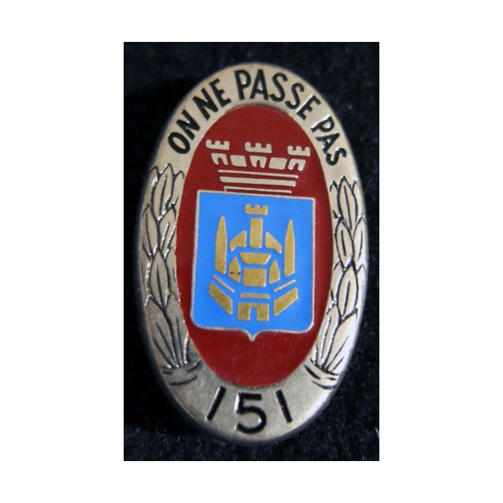151° RI : insigne métallique du 151° régiment d'infanterie de fabrication Delsart Sens H. 117