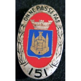 151° RI : insigne métallique du 151° régiment d'infanterie de fabrication Arthus Bertrand Paris