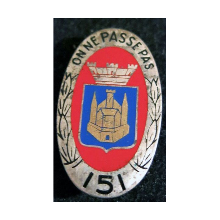 151° RI : insigne métallique du 151° régiment d'infanterie de fabrication Arthus Bertrand Paris
