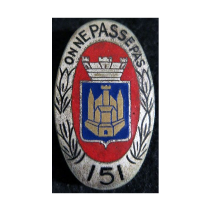 151° RI : insigne métallique du 151° régiment d'infanterie fabrication non spécifiée en émail