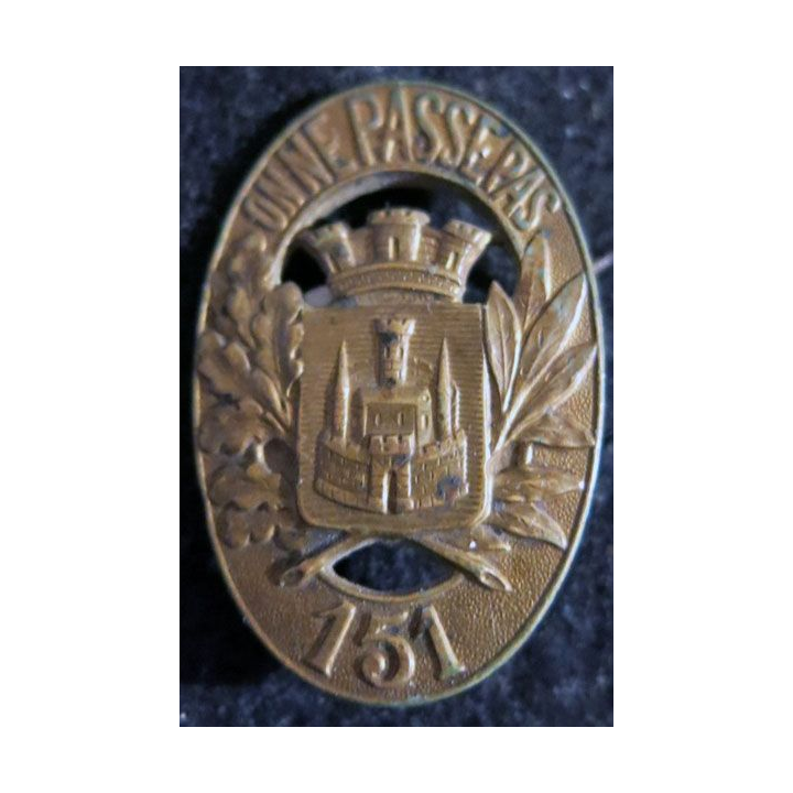151° RI : 151° régiment d''infanterie de fabrication Arthus Bertrand Paris déposé ABPD doré ajouré