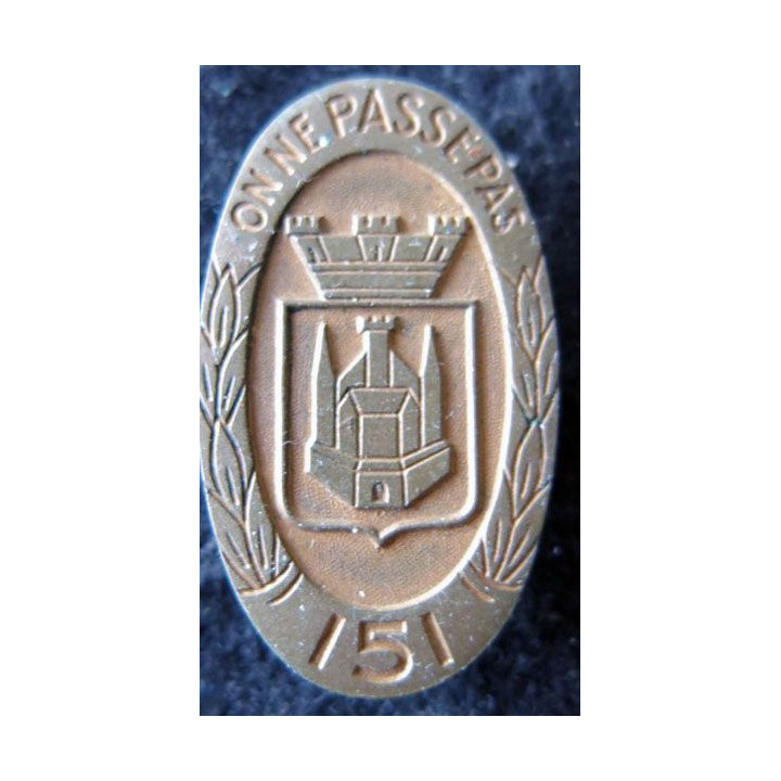 151° RI : 151° régiment d''infanterie de fabrication Arthus Bertrand Paris ABP doré foncé plein