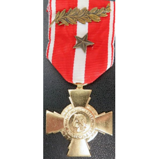 Croix de la valeur militaire en métal doré avec 2 citations